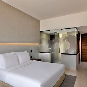 Executive King Room Includes Complimentary & Cocktail Hour